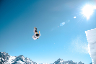 Snowpark Sprung Sonne