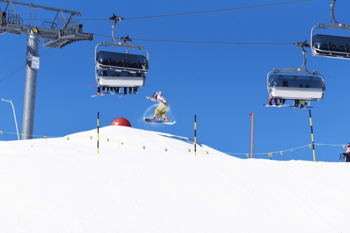Snowpark Snowboard Lift