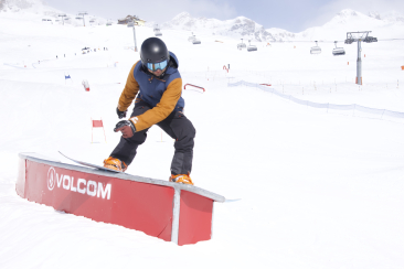 Snowpark Snowboard Obstacle